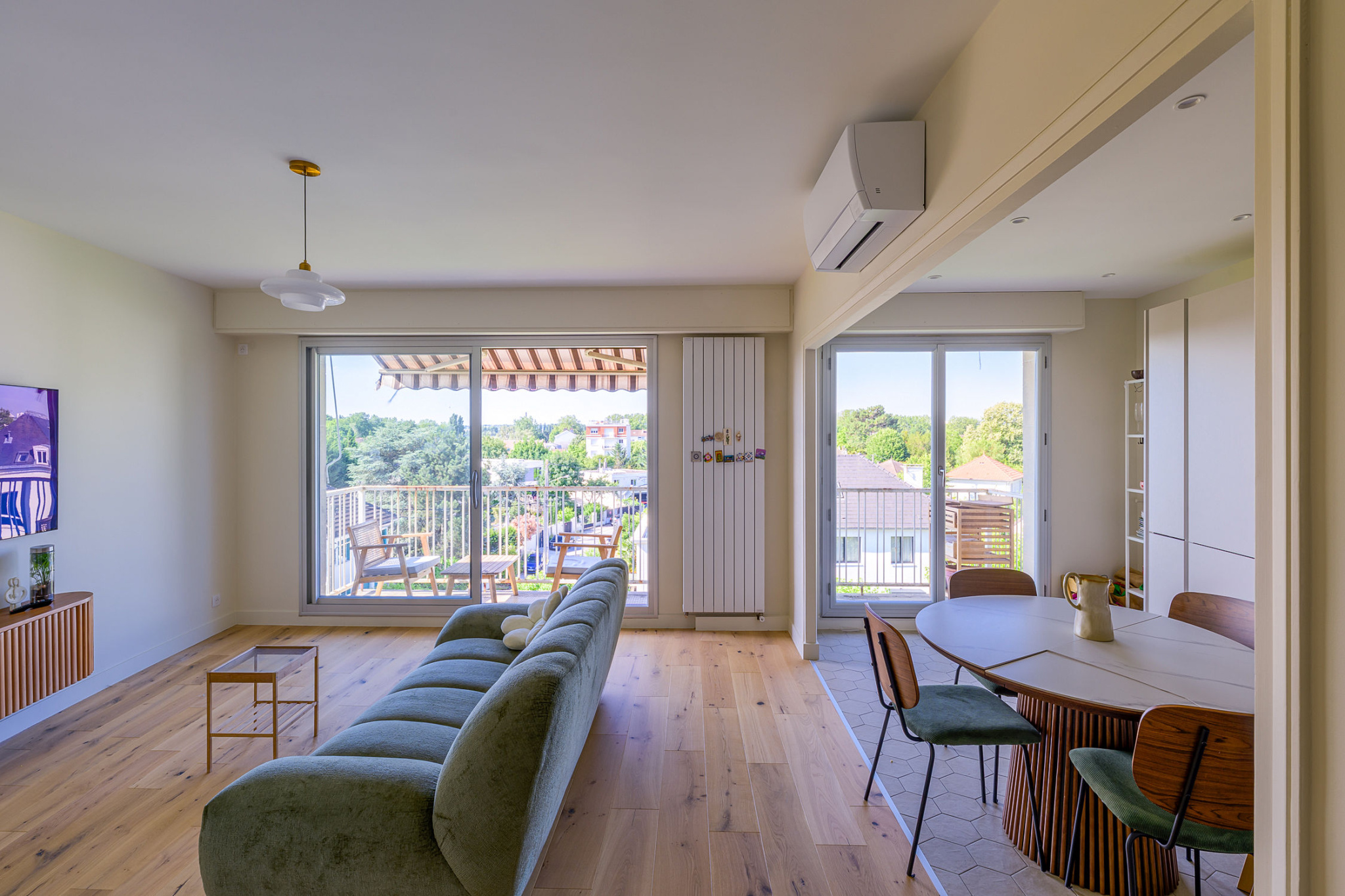 Appartement familial rénové de 100 m2   Dernier étage, lumineux et idéalement situé